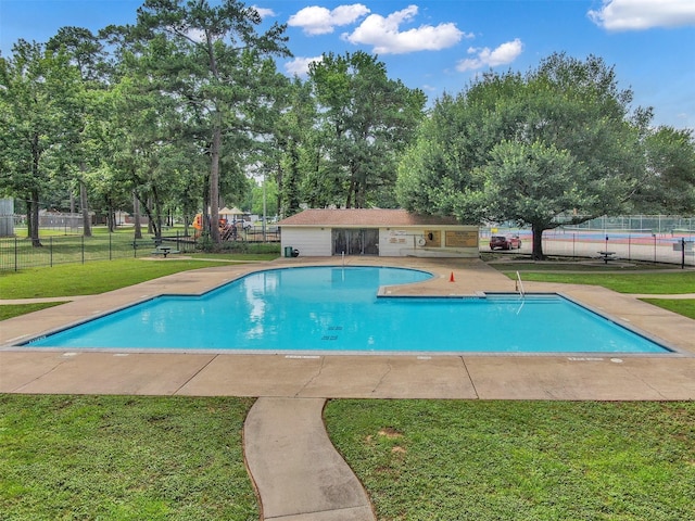 view of swimming pool featuring a lawn