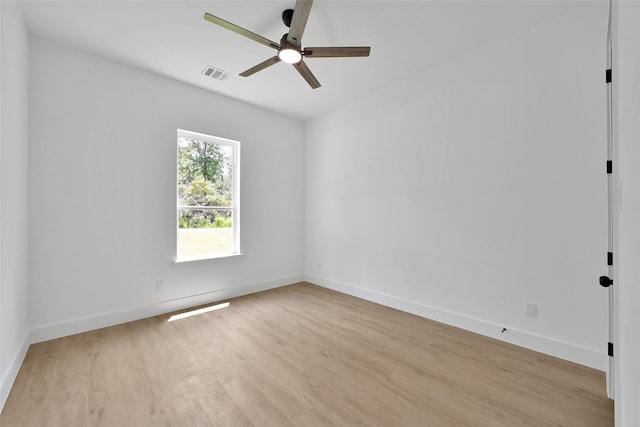 unfurnished room featuring light wood-type flooring and ceiling fan