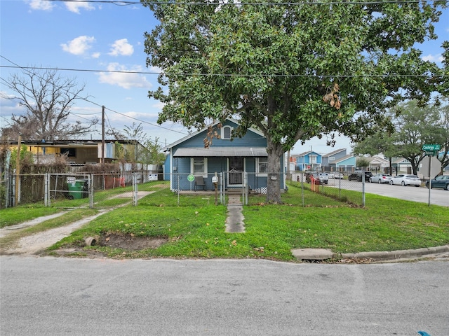 bungalow-style house featuring a front lawn