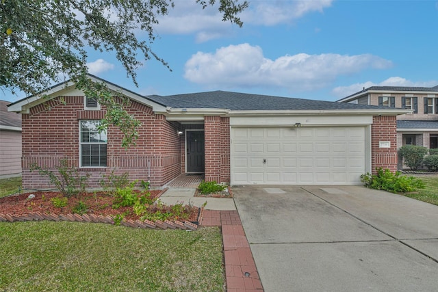 view of front facade featuring a front lawn and a garage