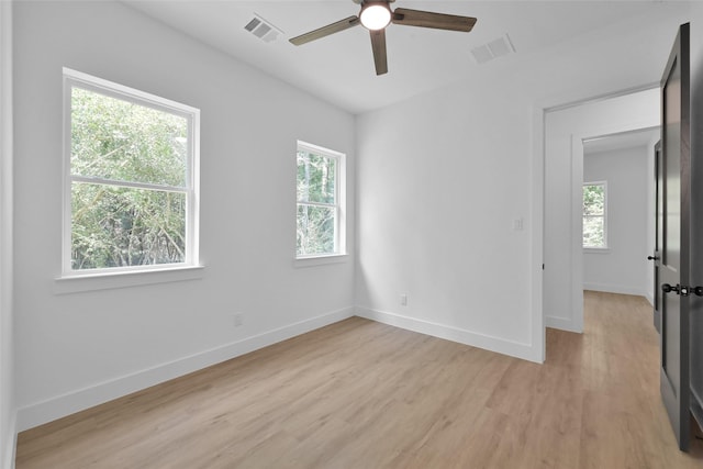 empty room featuring light hardwood / wood-style floors and ceiling fan