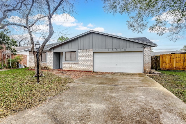 ranch-style home featuring a front lawn and a garage