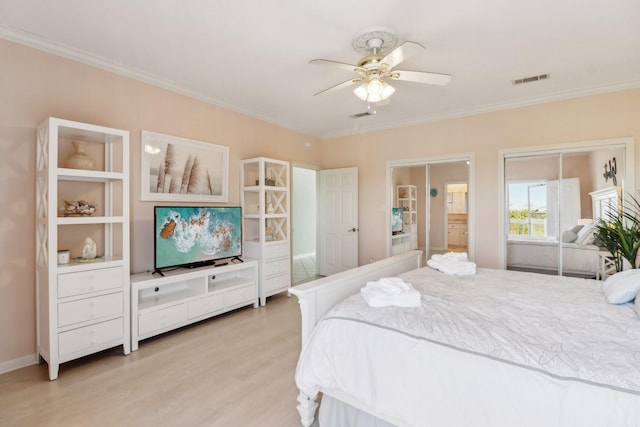 bedroom featuring a closet, ceiling fan, crown molding, and light hardwood / wood-style floors