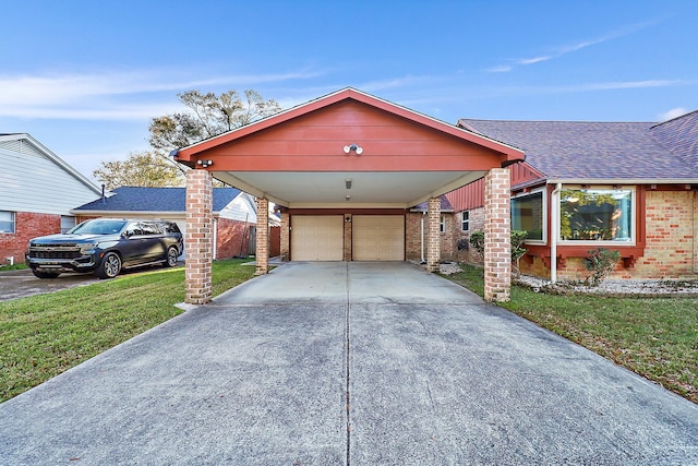 view of front facade featuring a carport and a front lawn