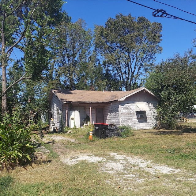 view of side of home featuring a lawn