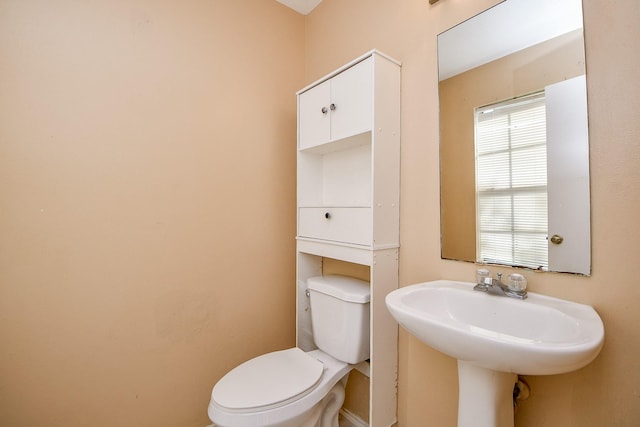 bathroom featuring toilet and sink