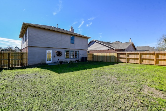 back of house featuring a lawn