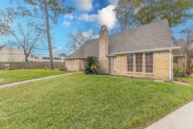 view of front of house featuring a front lawn