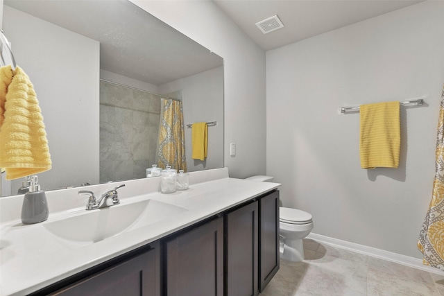 bathroom featuring toilet, a shower with shower curtain, and vanity