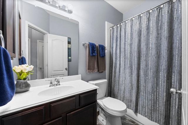 bathroom with toilet, a shower with shower curtain, and vanity