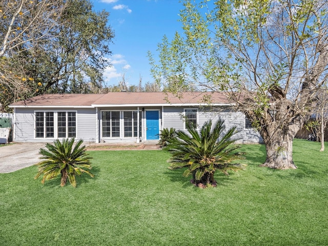 ranch-style home featuring a front yard