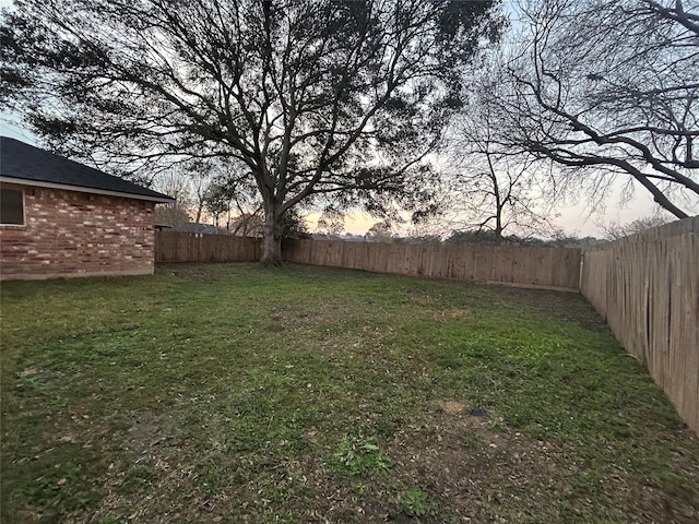 view of yard at dusk