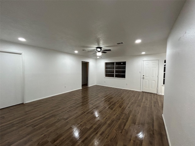 unfurnished room featuring dark wood-type flooring, a textured ceiling, and ceiling fan