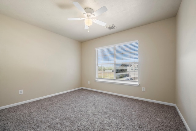 carpeted spare room featuring ceiling fan