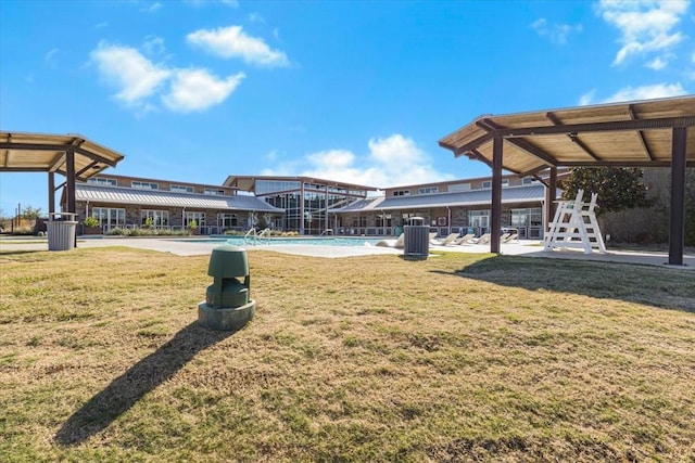 view of property's community featuring a lawn