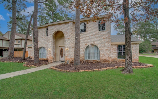 view of front of home featuring a front yard