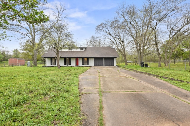 ranch-style house featuring a front lawn