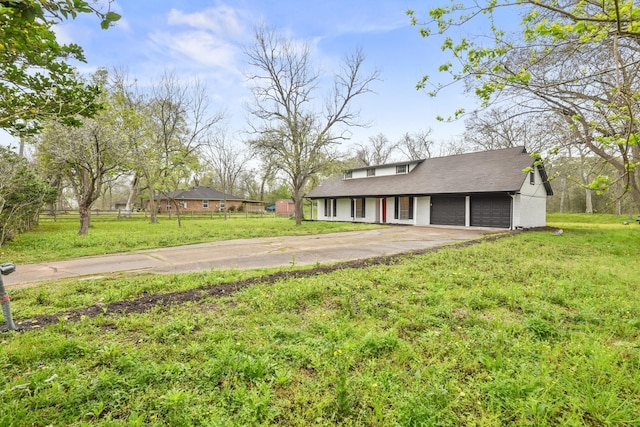 view of yard with a garage