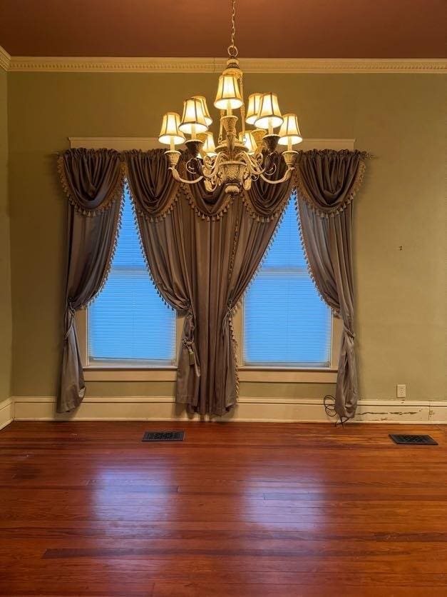 room details with wood-type flooring and a chandelier