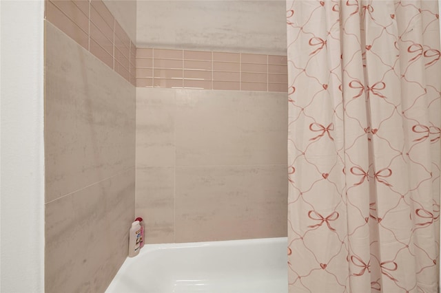 bathroom with shower / bathtub combination with curtain