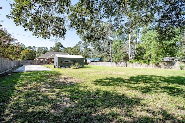 view of yard with a patio