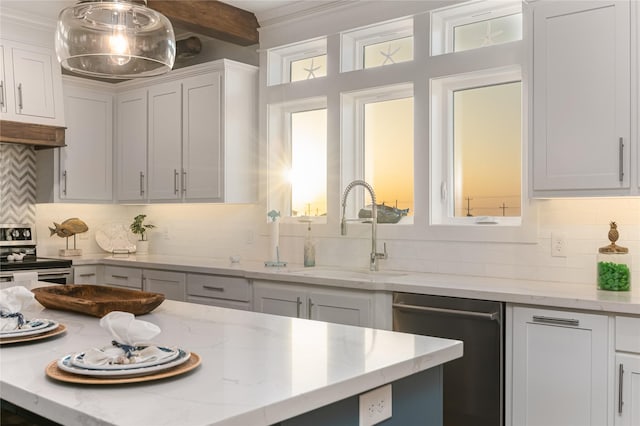 kitchen with sink, white cabinets, decorative light fixtures, tasteful backsplash, and appliances with stainless steel finishes