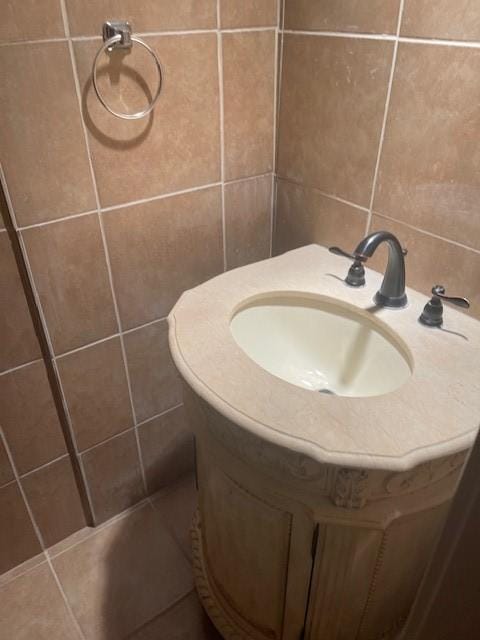 bathroom featuring sink and tile patterned floors