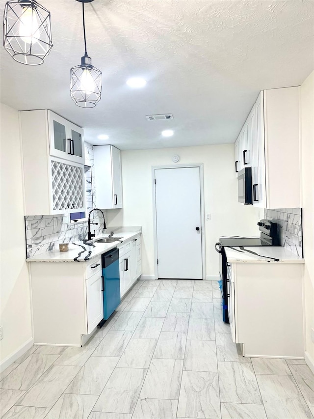 kitchen featuring stainless steel appliances, sink, white cabinetry, a textured ceiling, and hanging light fixtures