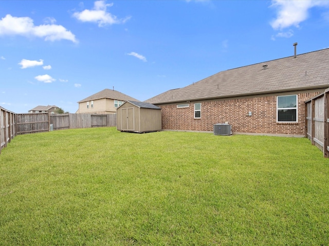 view of yard featuring a shed, a fenced backyard, cooling unit, and an outdoor structure