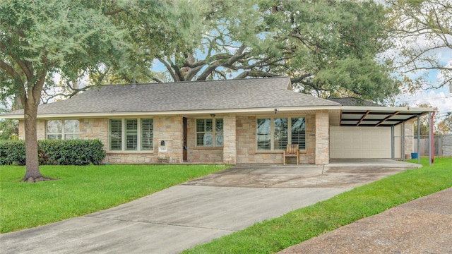 view of front of home featuring a carport and a front lawn