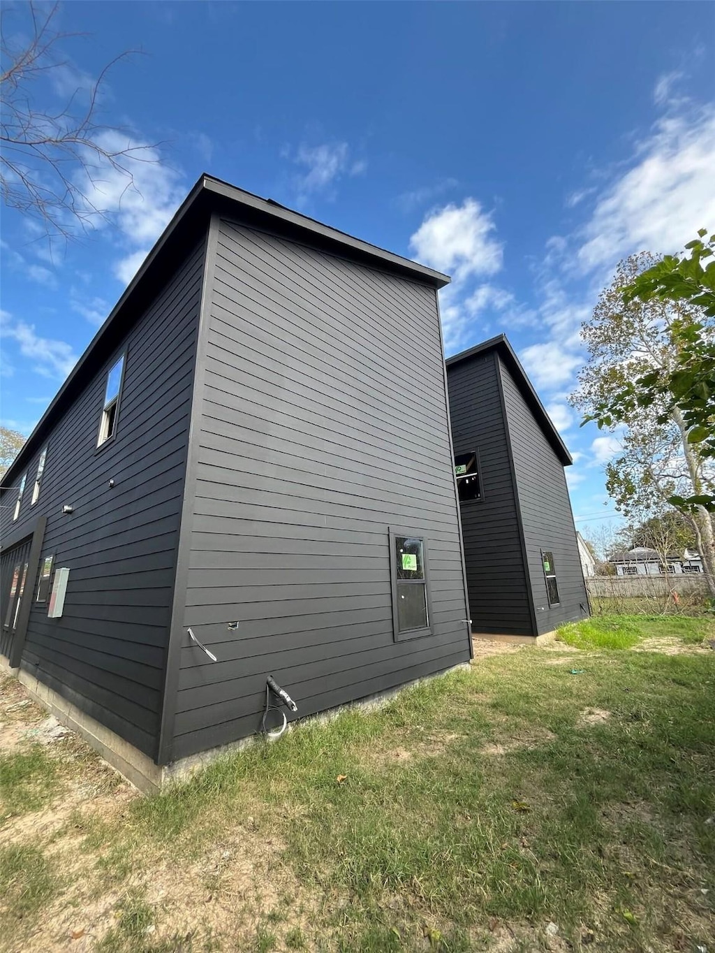 view of side of property featuring a yard