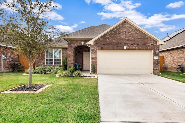 view of front of home featuring a front lawn and a garage