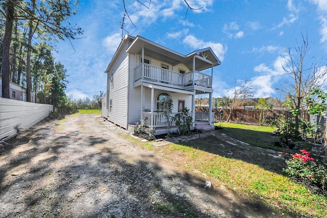 view of front facade featuring covered porch and a balcony