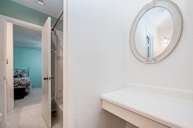 bathroom featuring a shower with shower curtain