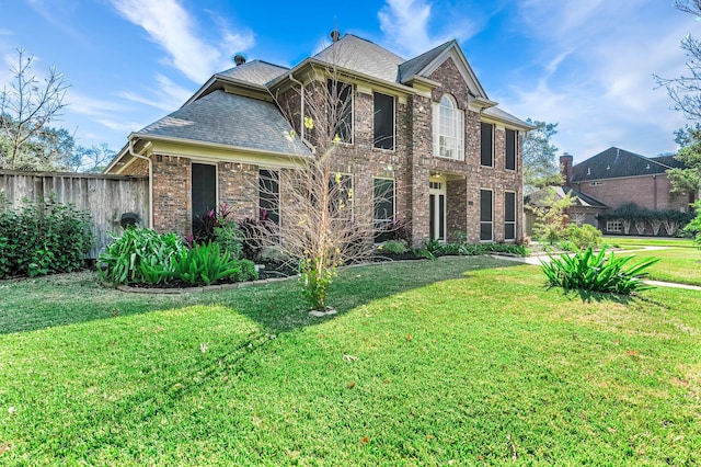 view of front of home featuring a front yard