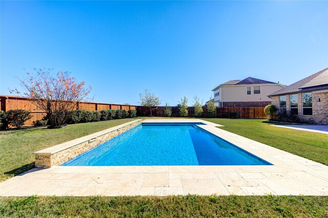 view of pool featuring a yard