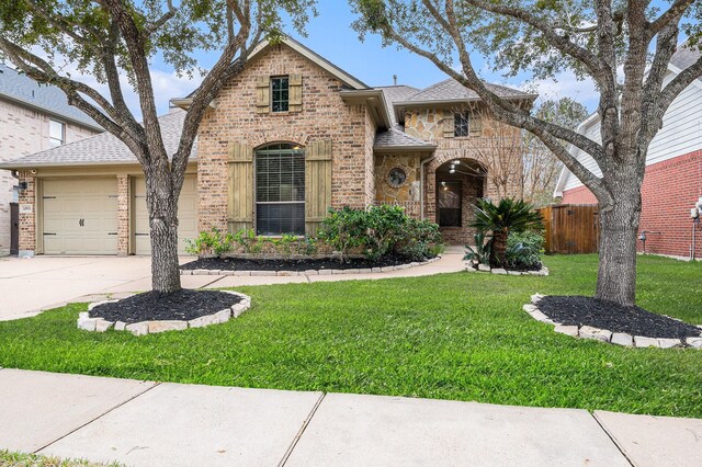 view of front of house featuring a garage and a front yard