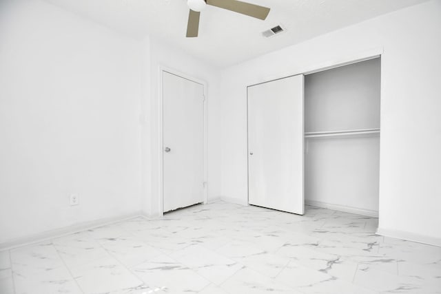 unfurnished bedroom featuring ceiling fan and a closet