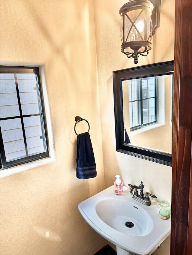 bathroom featuring sink