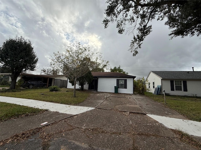 view of front of home with a front lawn