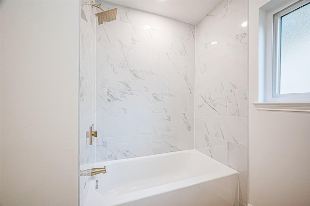 bathroom featuring tiled shower / bath combo