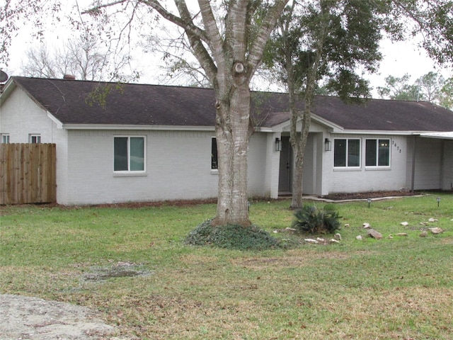 single story home featuring a front lawn