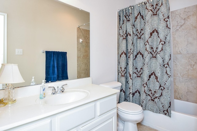 full bathroom featuring shower / bath combo with shower curtain, toilet, and vanity