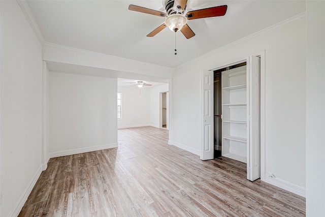 interior space featuring ceiling fan, light hardwood / wood-style flooring, ornamental molding, and a closet