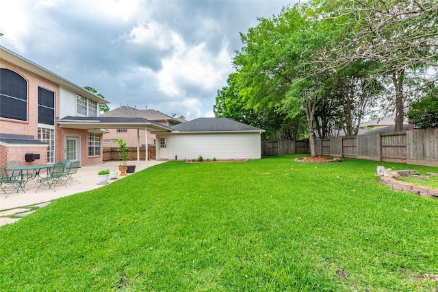 view of yard featuring a patio