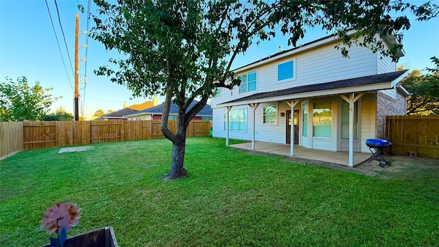 view of yard featuring a patio