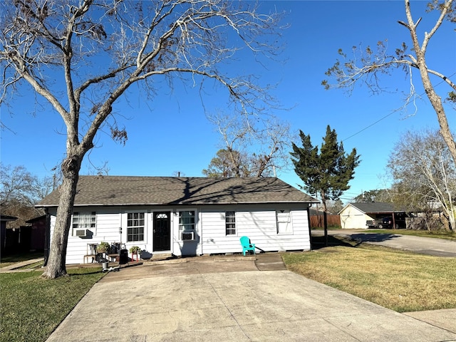 view of front of property with a front yard