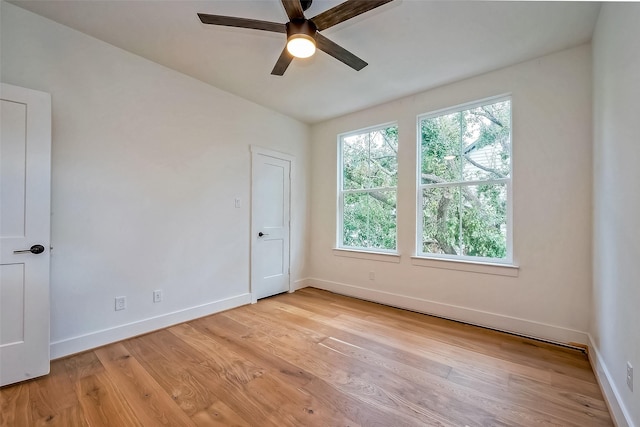 empty room featuring light hardwood / wood-style floors and ceiling fan