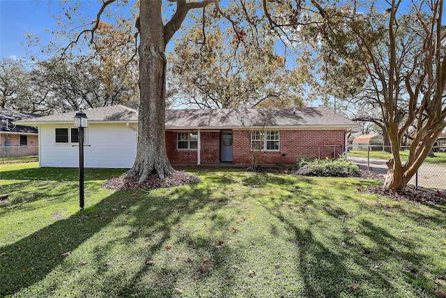 single story home featuring a front lawn