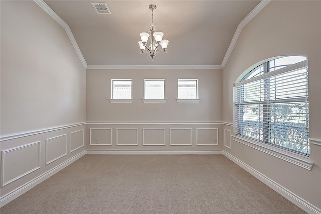 empty room featuring lofted ceiling, an inviting chandelier, crown molding, and light carpet